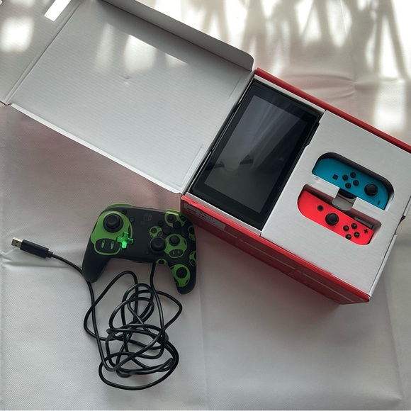 Nintendo Switch Console with Neon Blue/Red Joy-Con - Picture 2 of 3